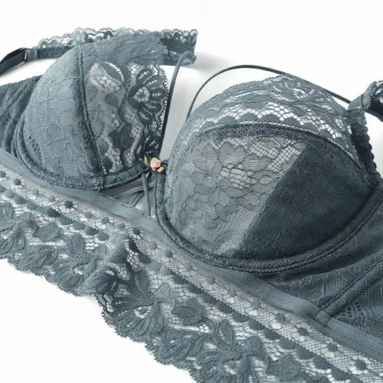 Ensemble de lingerie avec des ornements en dentelle
