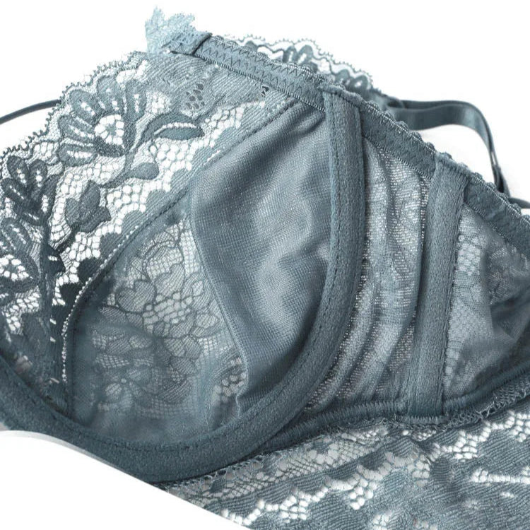Ensemble de lingerie avec des ornements en dentelle