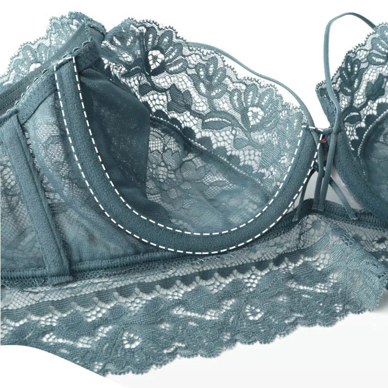 Ensemble de lingerie avec des ornements en dentelle