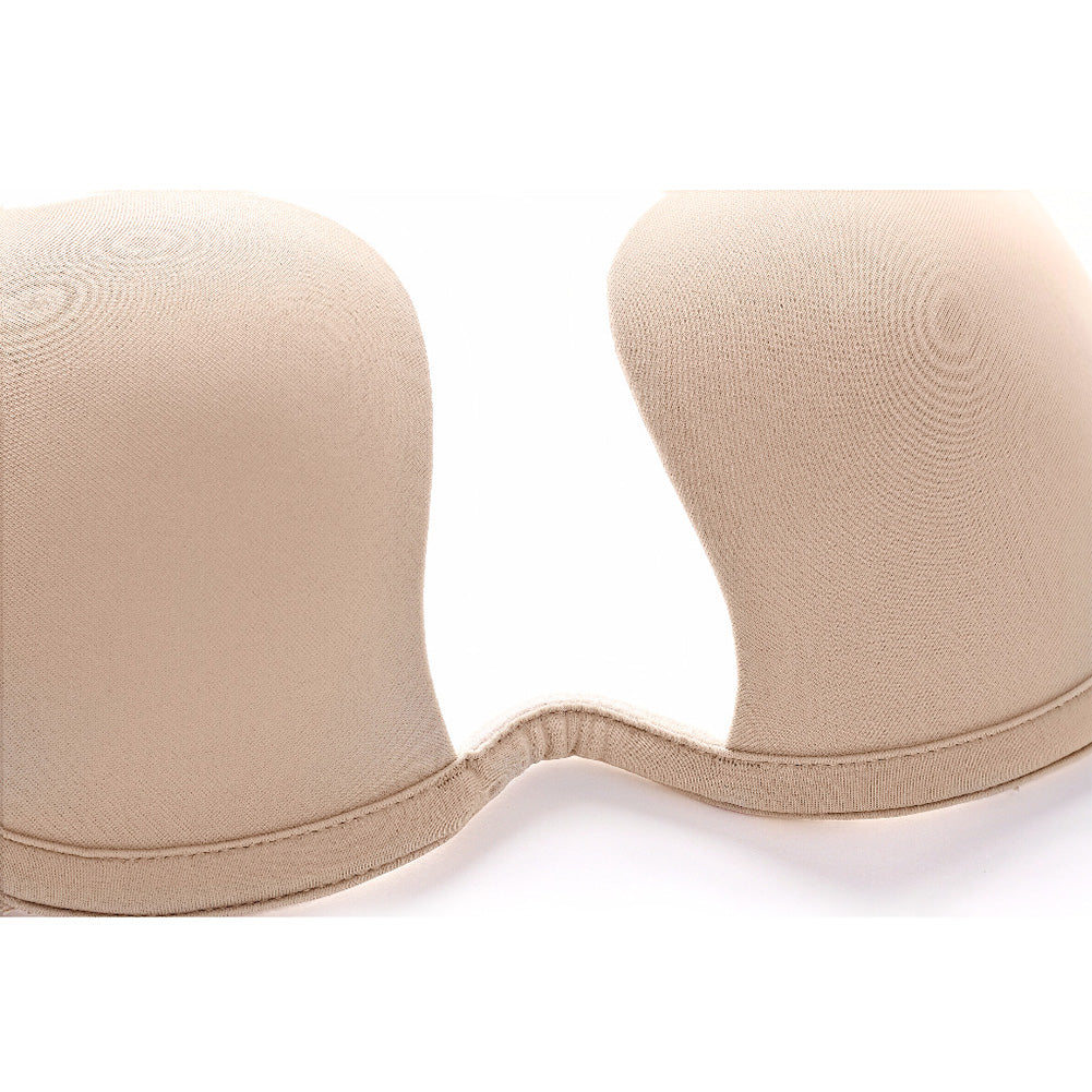 Soutien-gorge push-up avec un décolleté plongeant.