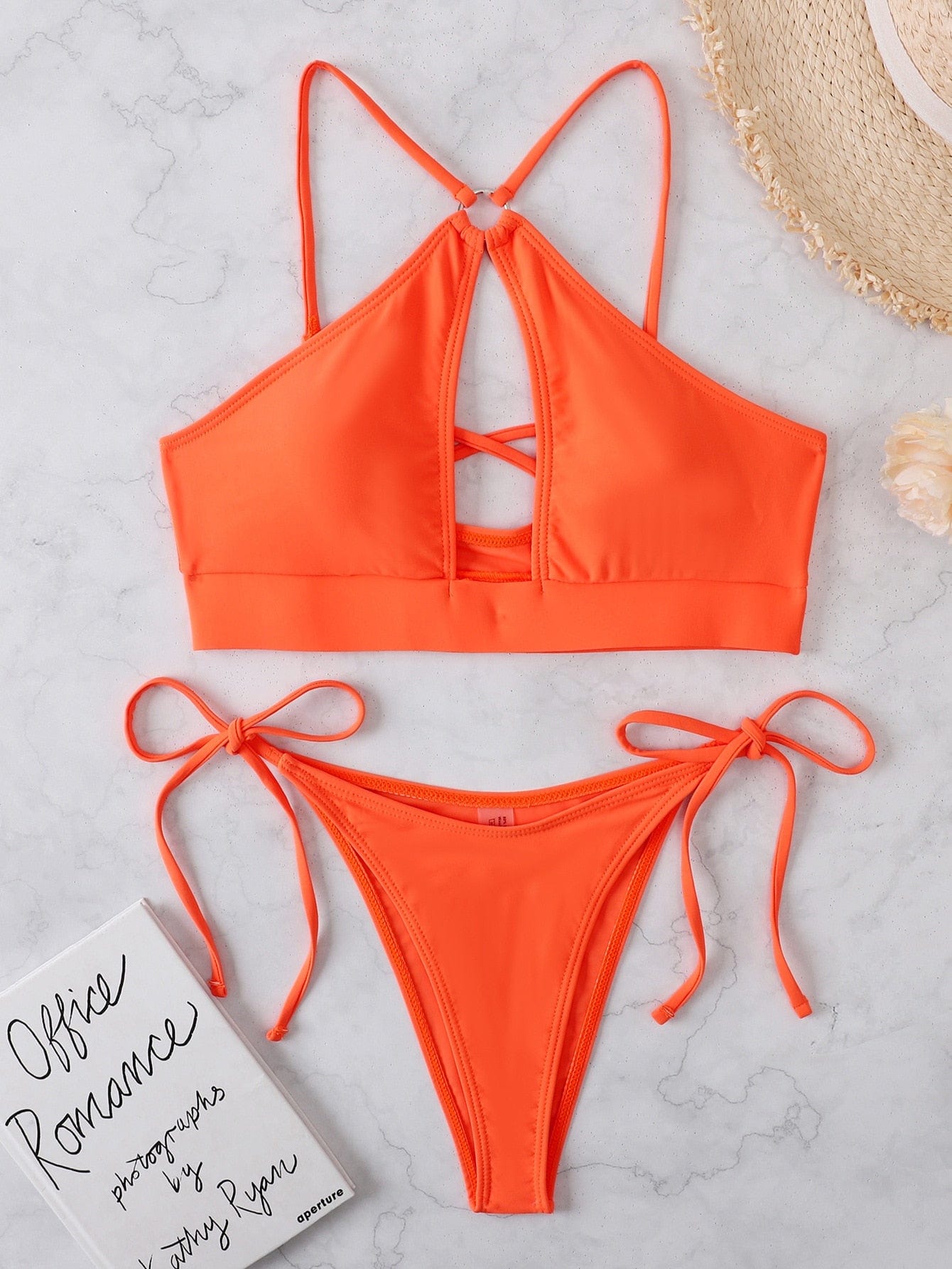 Maillot de bain deux pièces avec des coussinets renforçants dans les bonnets