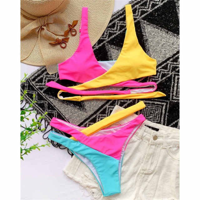 Bikini deux pièces avec coupe réglable