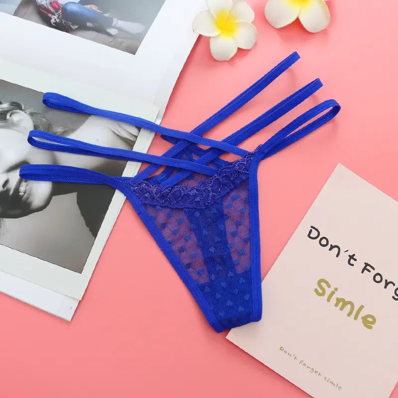 Bleu String en maille avec coeurs