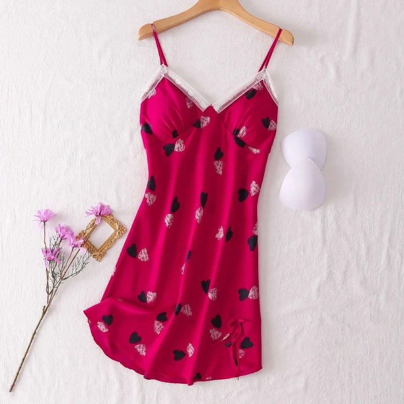 Chemise de nuit à bretelles en coeurs