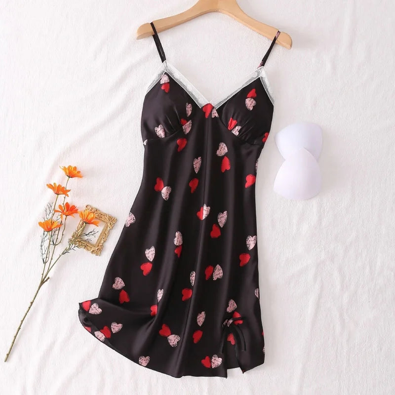 Chemise de nuit à bretelles en coeurs