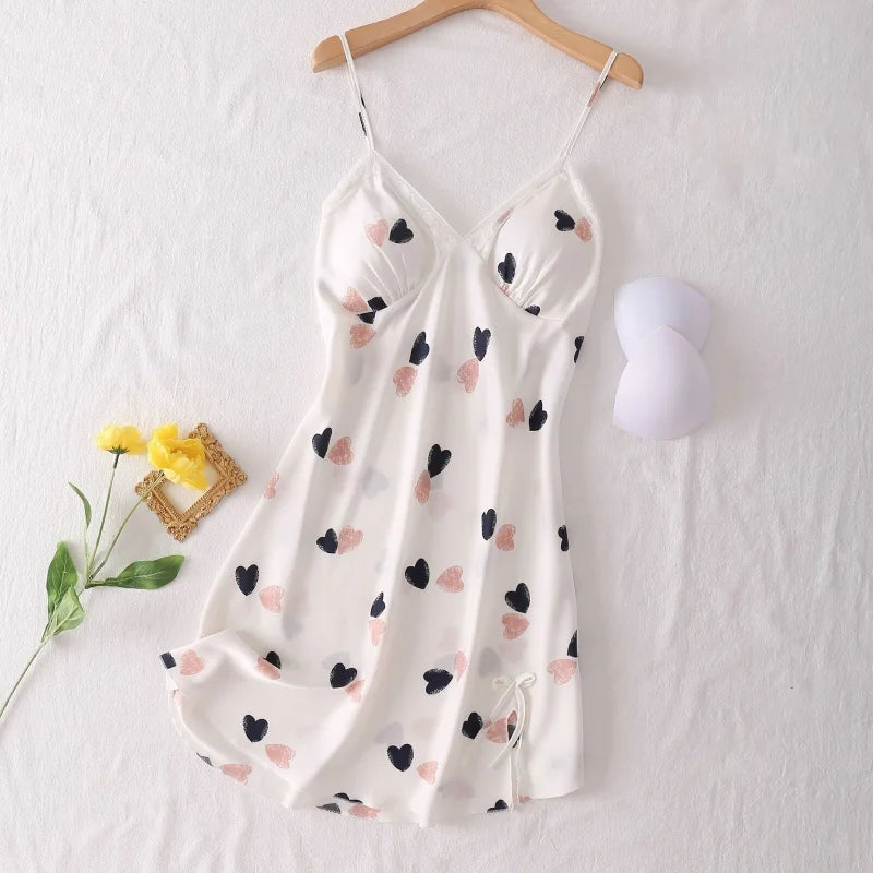 Chemise de nuit à bretelles en coeurs