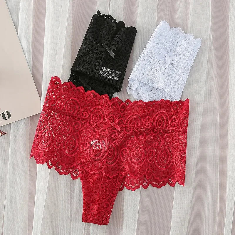 Culotte en dentelle avec nœud