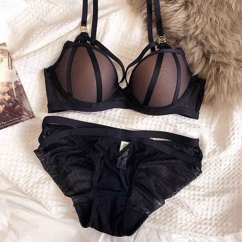 Ensemble de lingerie avec des sangles décoratives