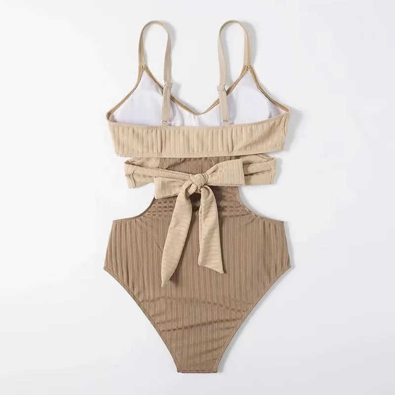 Maillot de bain une pièce côtelé avec découpes sur les côtés