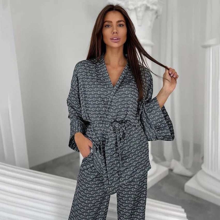 Pyjama en satin à motifs et manches longues