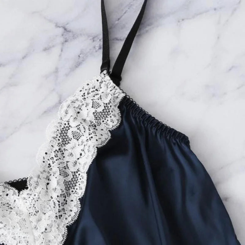 Pyjama Femme Chic avec Dentelle Blanche