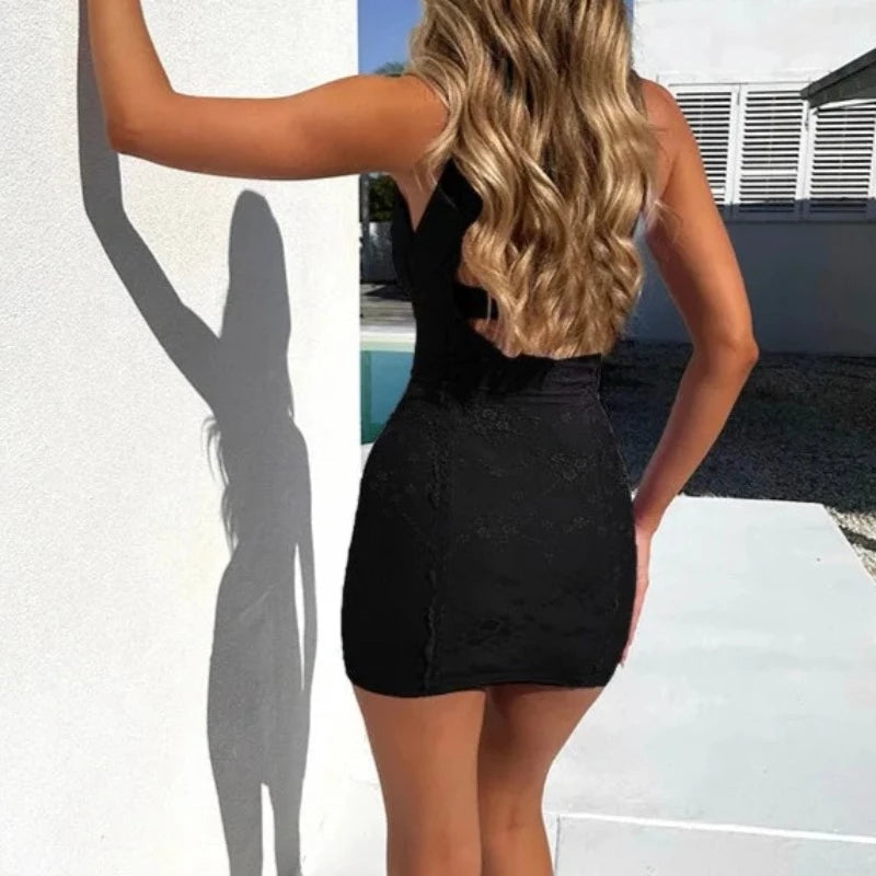 Robe ajustée avec dentelle sur les bretelles