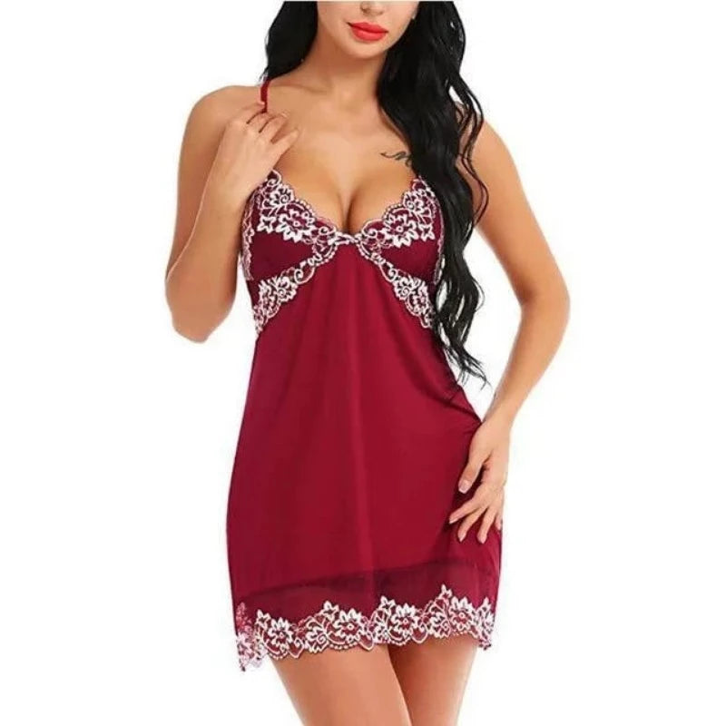Rouge Nuisette avec empiècements en dentelle
