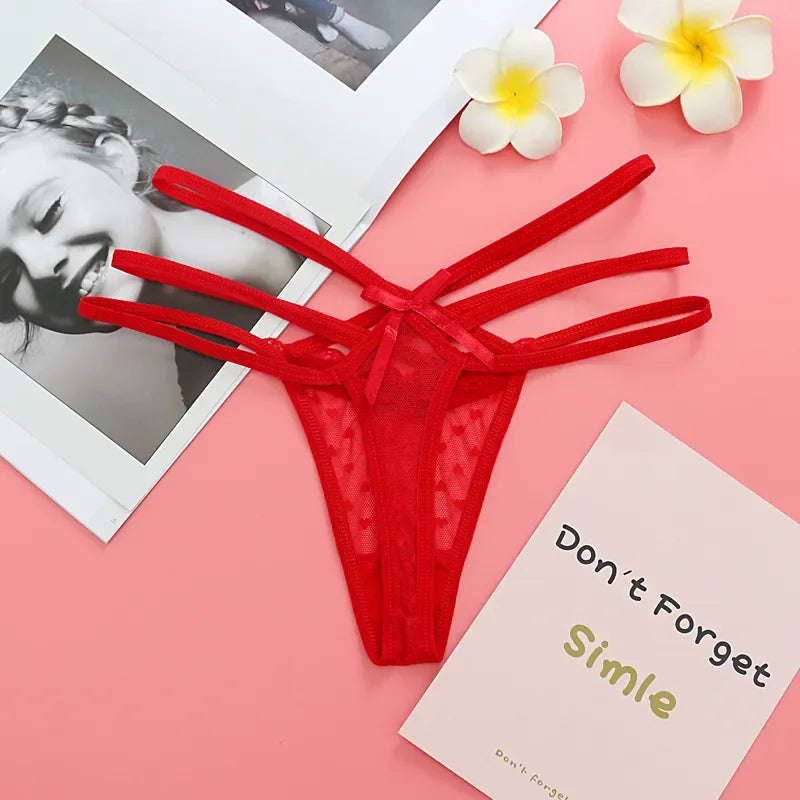 Rouge String en maille avec coeurs