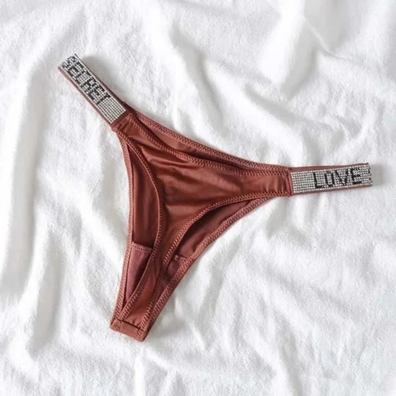 String pour Femme - Souple et Confortable