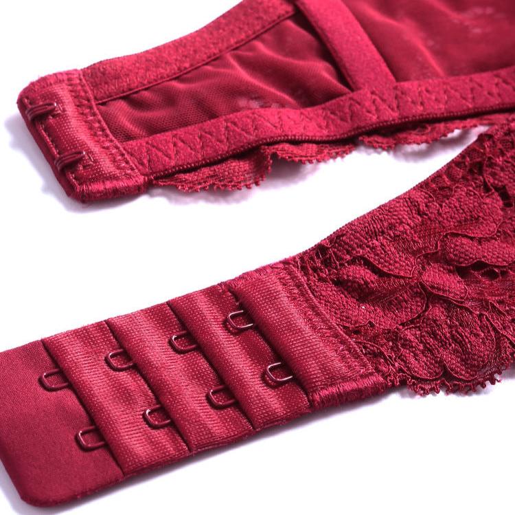 Soutien-gorge modelant avec un décolleté en V profond