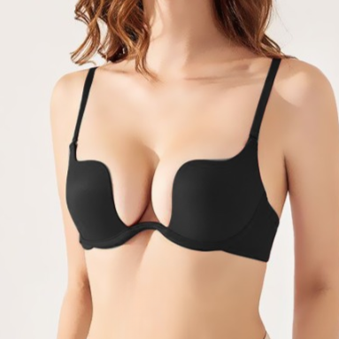 Soutien-gorge push-up avec un décolleté plongeant.