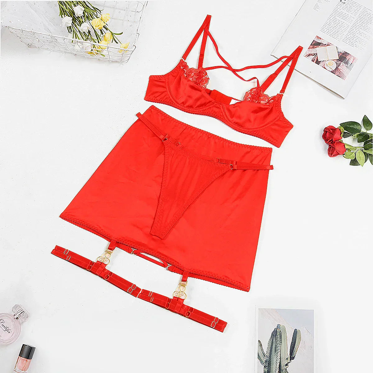 Ensemble de lingerie en satin avec des inserts en dentelle