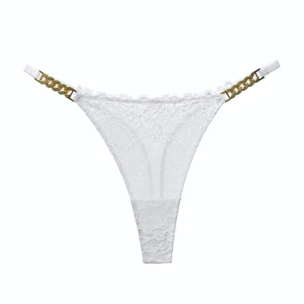 String avec des chaînes dorées décoratives