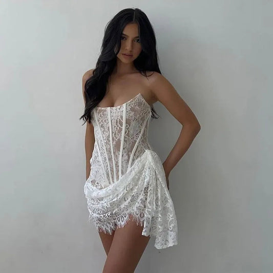 Blanc Robe en dentelle aux épaules nues