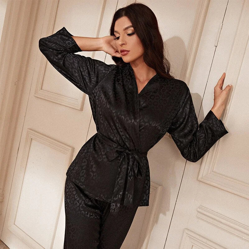  Doux pyjama en satin en deux pièces