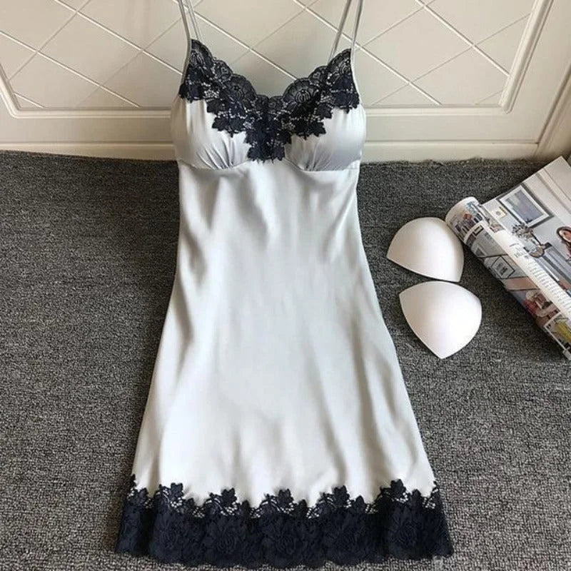 Gris Chemise de nuit en satin avec dentelle