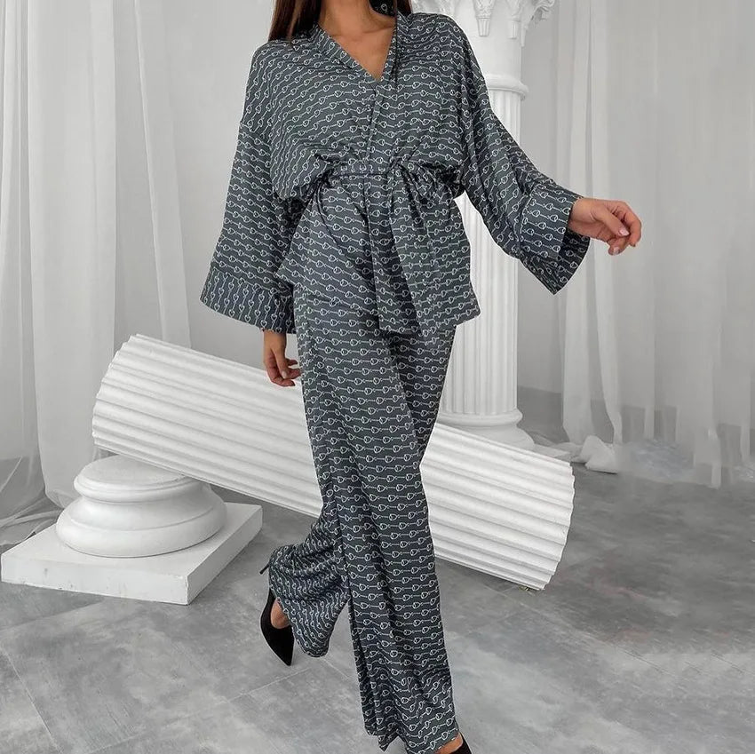 Gris Pyjama en satin à motifs et manches longues