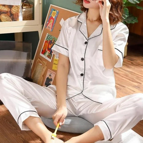 Pyjama femme en satin avec dentelle. Ensemble de nuit sexy