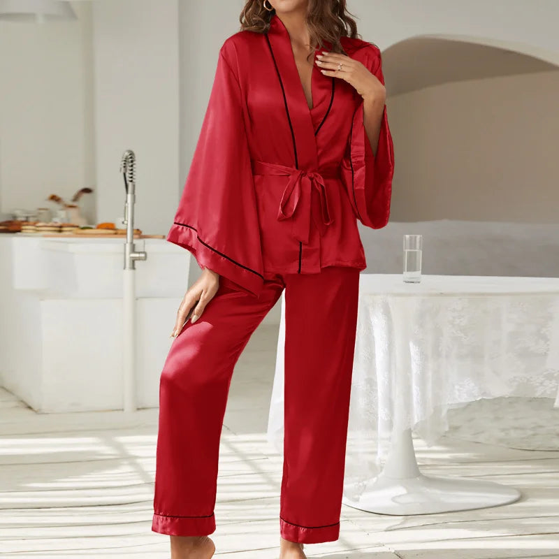 Rouge Pyjama deux pièces en satin à manches larges