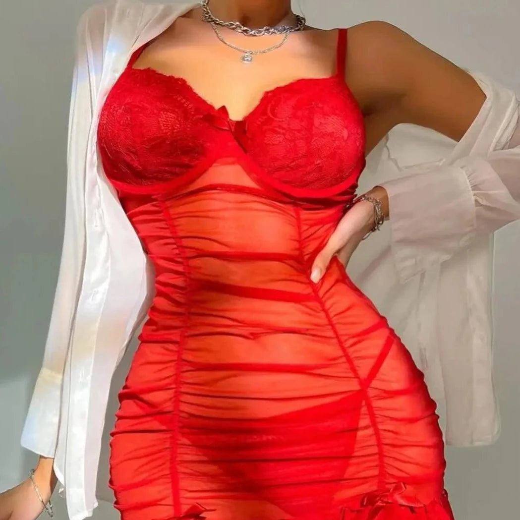 Rouge Robe transparente et sensuelle avec un volant