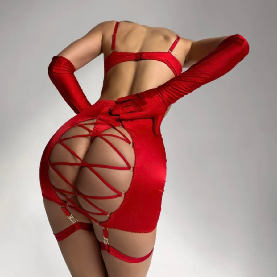 Ensemble de lingerie en satin avec des inserts en dentelle