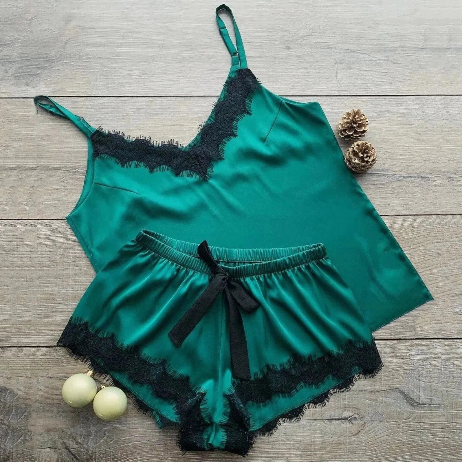 Vert Pyjama deux pièces en satin avec dentelle